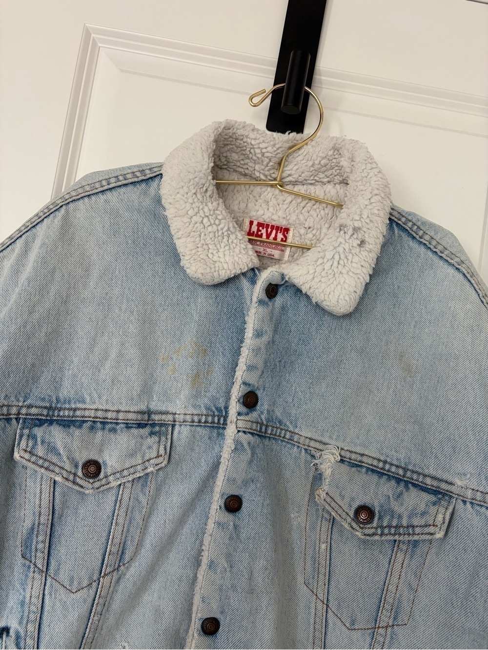 Vintage Levi’s Sherpa Trucker Jacket Made in USA XL Distressed Light Wash Denim - Picture 3 of 14